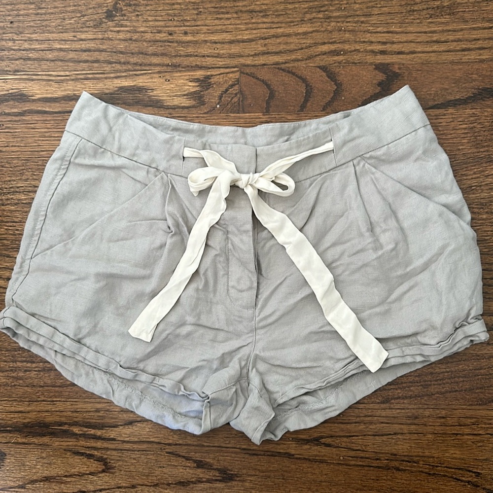 Aritzia Wilfred mid-rise linen light gray shorts size 4